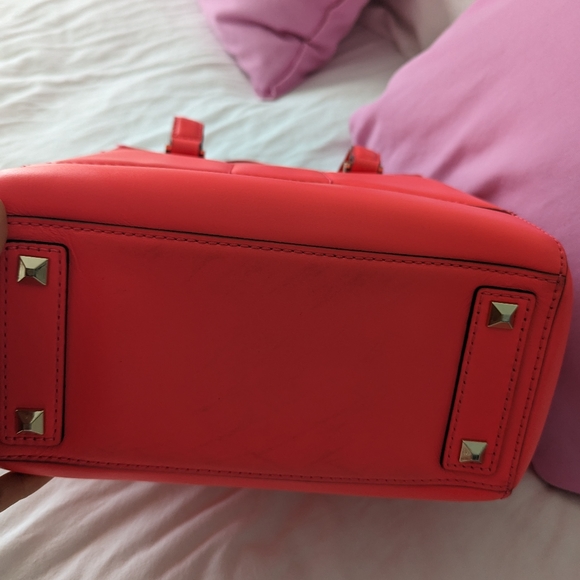 Kate Spade bow tote 🩷🖤 Limited time 60$ 🖤🩷 - Picture 11 of 12